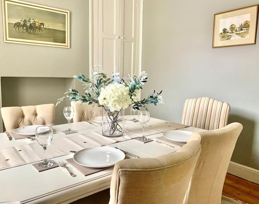 Lovely 3 Bed House In The Heart Of Челтнъм Екстериор снимка