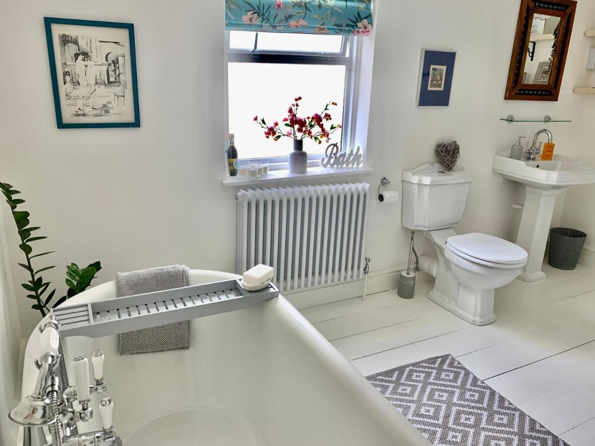 Lovely 3 Bed House In The Heart Of Челтнъм Екстериор снимка