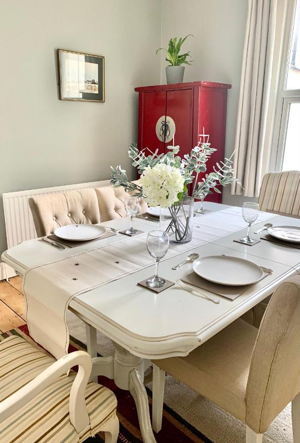 Lovely 3 Bed House In The Heart Of Челтнъм Екстериор снимка