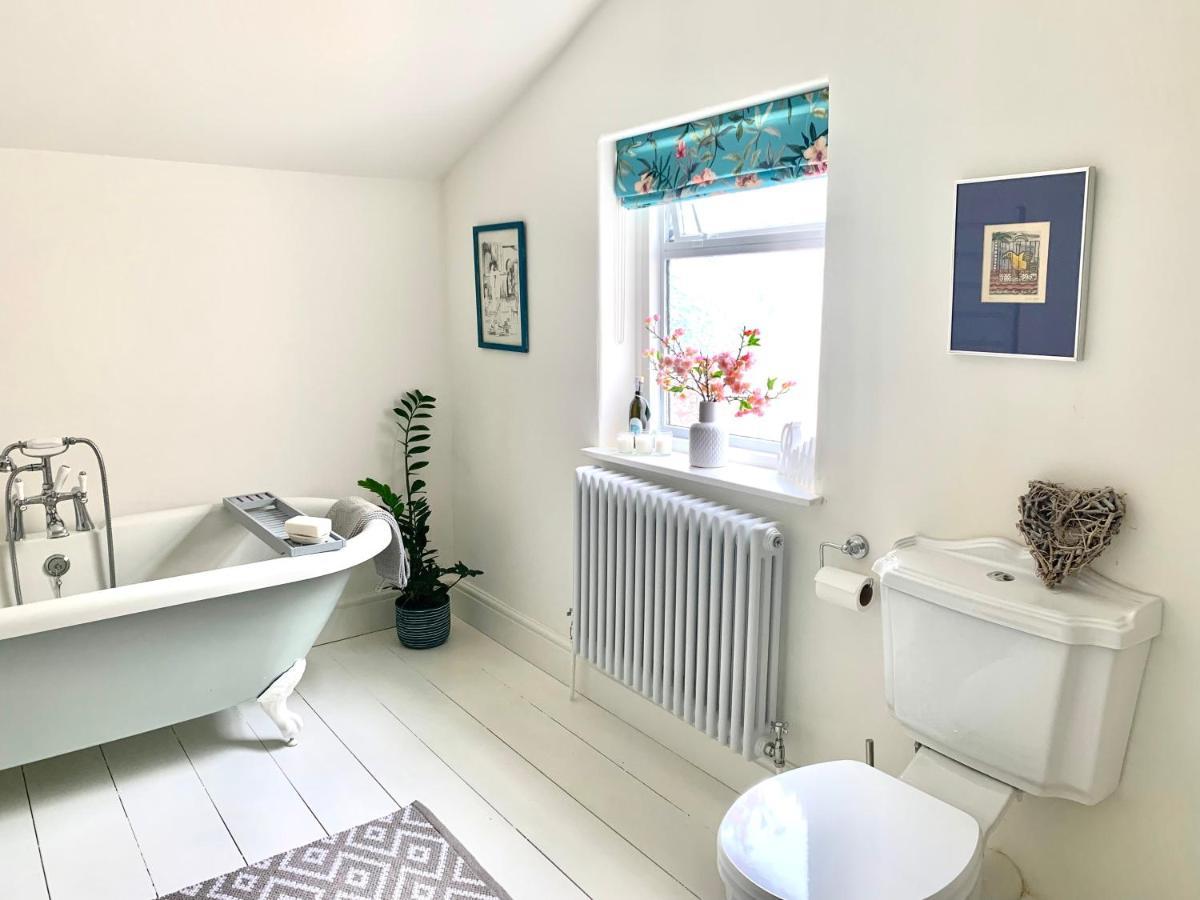 Lovely 3 Bed House In The Heart Of Челтнъм Екстериор снимка
