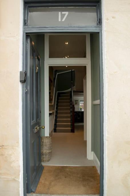 Lovely 3 Bed House In The Heart Of Челтнъм Екстериор снимка