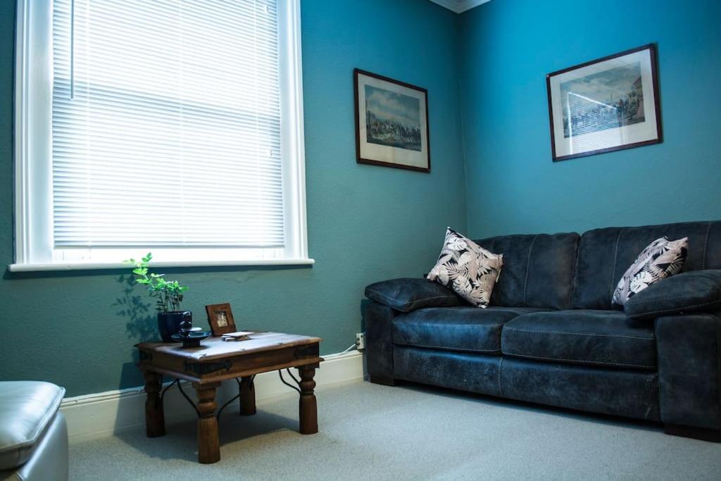 Lovely 3 Bed House In The Heart Of Челтнъм Екстериор снимка